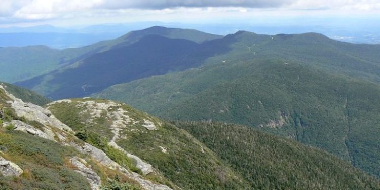 Vermont Governor Opposes Ambitious Renewable Energy Bill Over Costs