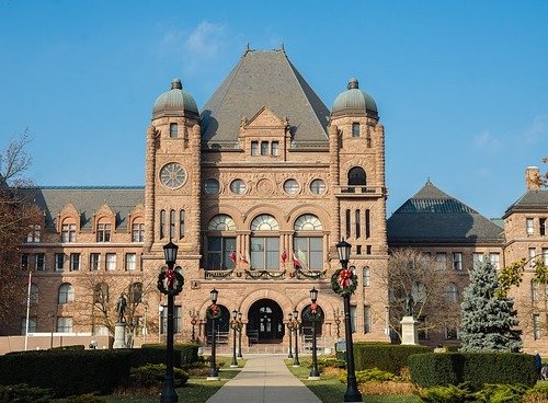 Ontario Electricity Rebate Needlessly Serves Wealthy Households, Advocates Say