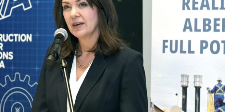 Alberta Shuts Down Fossil Industry ‘War Room’
