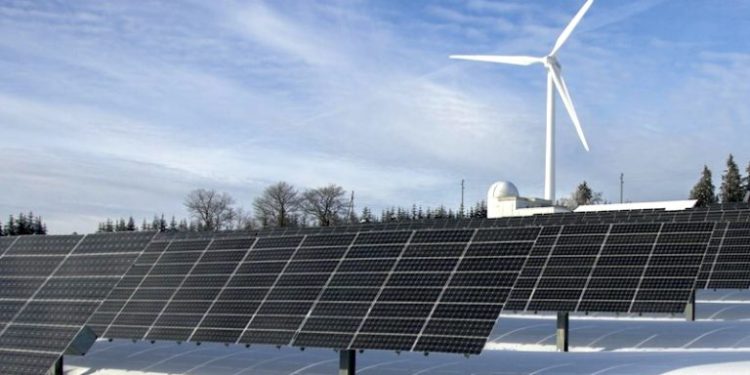Solar and Wind Booming, Storage Set to Grow 633% Through 2033: WoodMac