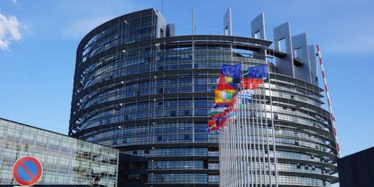 Wind and Solar Overtake Fossil Fuels in ‘Historic Shift’ for EU