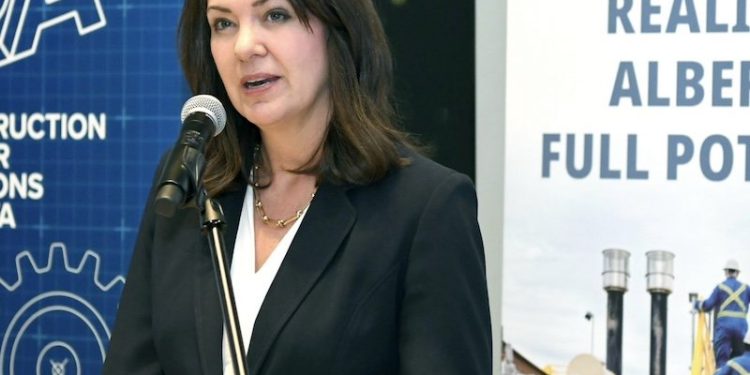 Alberta’s Smith Launches ‘Performative’ Court Fight Against Heating Oil Rebate