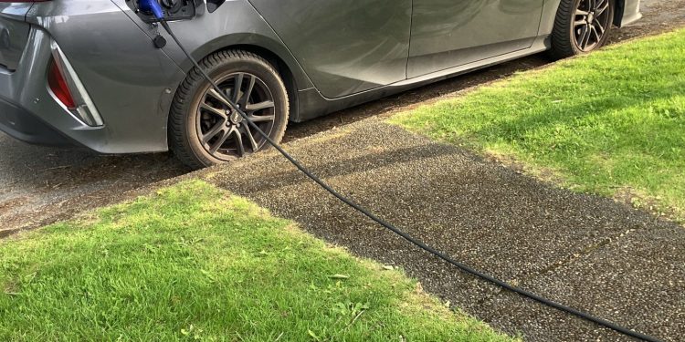 EVs, Energy Efficiency Save Canadians Up to $921/Month, But Access is Slipping Away