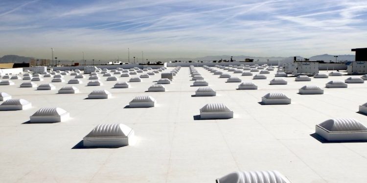 White Roofs May Worsen Heat in Neighbouring Areas, Study Finds
