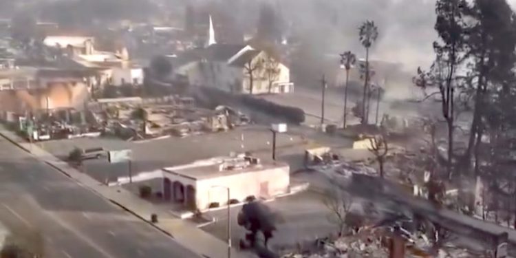 Rain Aids LA Firefighters, Prompts Fears of Toxic Runoff, While Trump Plays Politics