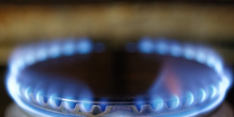 Advocates Push to Ditch Gas Amid Soaring Prices in Ontario, B.C.