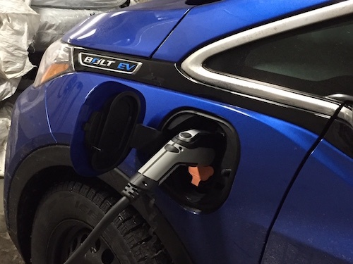 Young Apartment Dwellers Need EV Chargers, Report Calls for Action