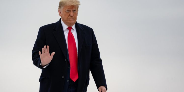 Trump Promised to Help Big Oil. Its Revenues Plummeted.