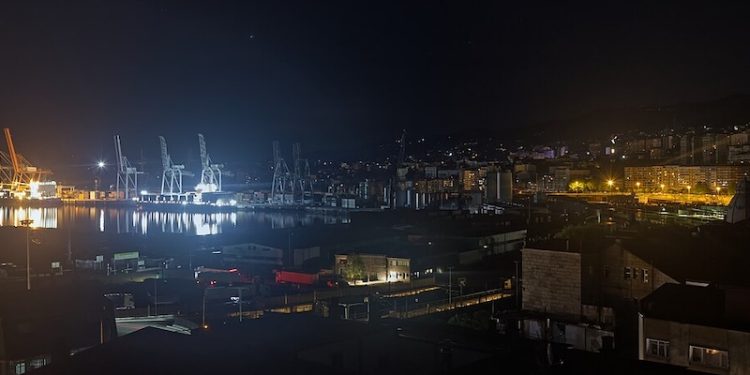 Massive Blackout in Spain Shows Need for Grid Investment, Battery Storage, Experts Say