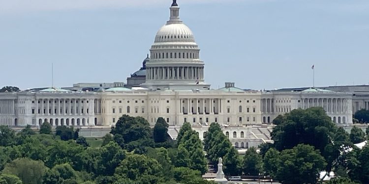 U.S. House Slashes Clean Energy Tax Credits, Boosts Climate Pollution by a Billion Tonnes Per Year