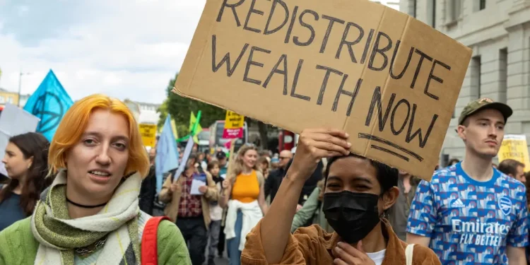 Most People Worldwide Support a Carbon Tax—Even If They’re Paying It