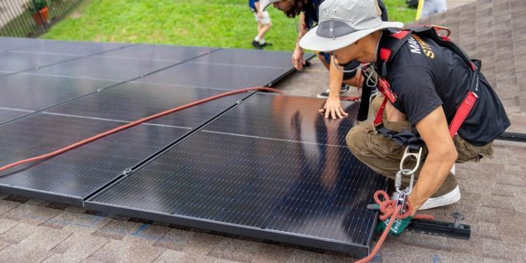Solar-Powered ‘Hub Homes’ Help Houston Residents Brace for Climate Emergencies