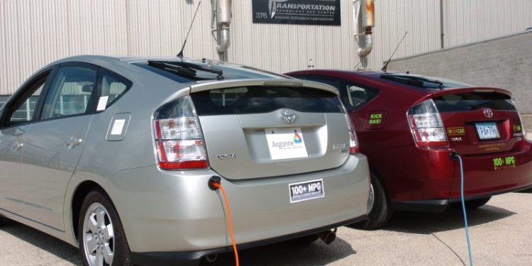 Plug-In Hybrids Burn More Fuel Than Manufacturers Claim
