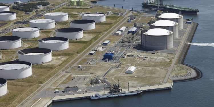 LNG Glut Hits on Schedule as Shell, Mitsubishi Try to Withdraw from B.C. Megaproject