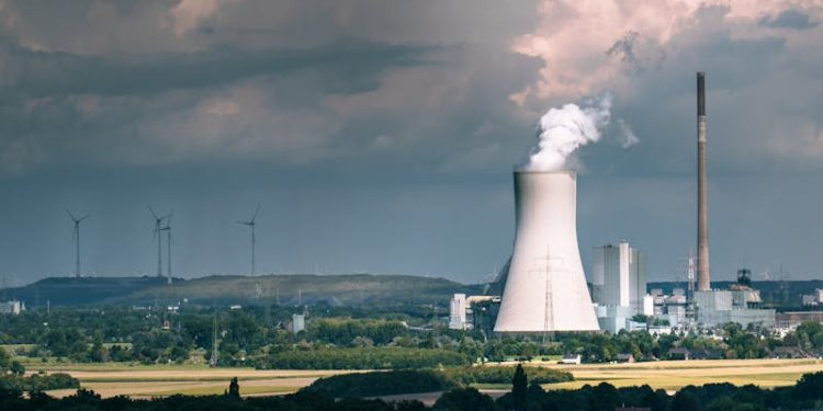 A Tale of Two Provinces: Ontario Bets on Nuclear, Quebec on Wind