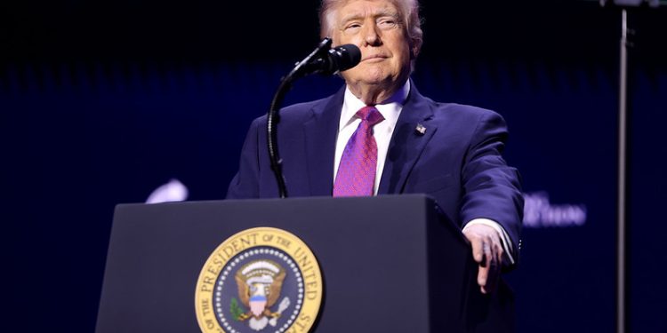 Trump Gives Go-Ahead to Major New Canada-U.S. Oil Pipeline