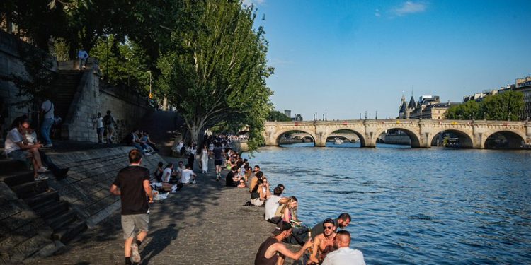 Notes From a Burning Paris