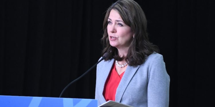 Alberta’s Smith Says It May Be Too Late to Put a Question About Coal to Oct. Vote