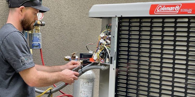 New Campaign Bets on Backyard Barbecues to Close Canada’s Heat Pump Knowledge Gap