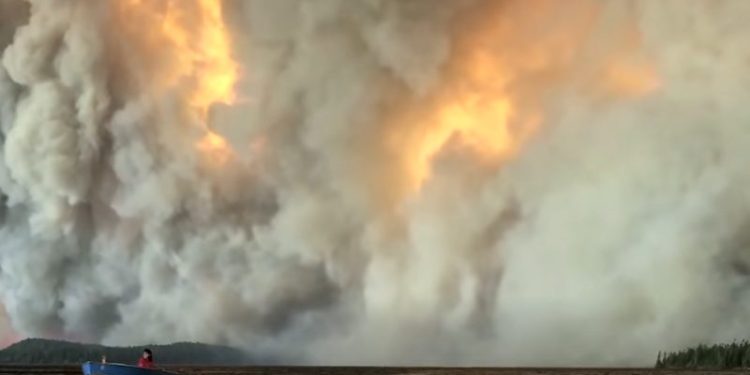 Wildfire Summer: Canadians Face Evacuations, Smoke Alerts from Ontario to B.C.