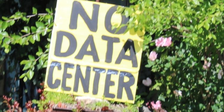 Most Canadians in New Poll Worried AI Data Centres Will Raise Power Bills, Harm Environment